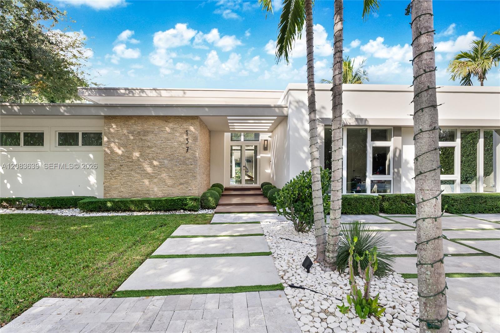 137 W Shore Dr W