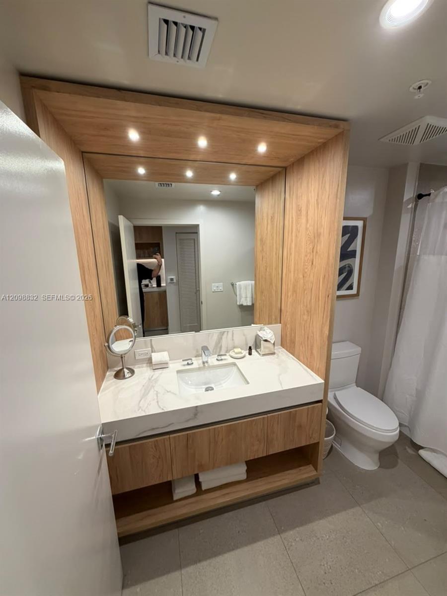11 NE 6th St # 406