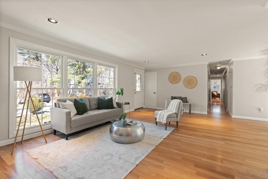 10 Sullivan Rd