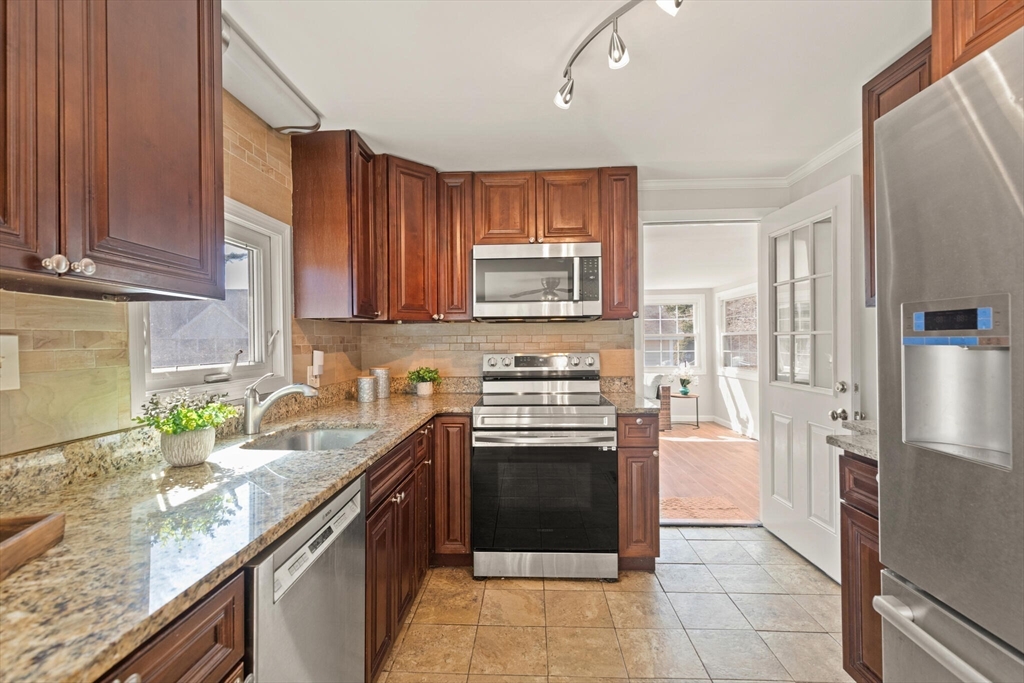 10 Sullivan Rd