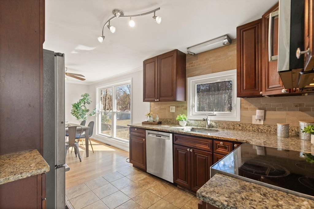 10 Sullivan Rd