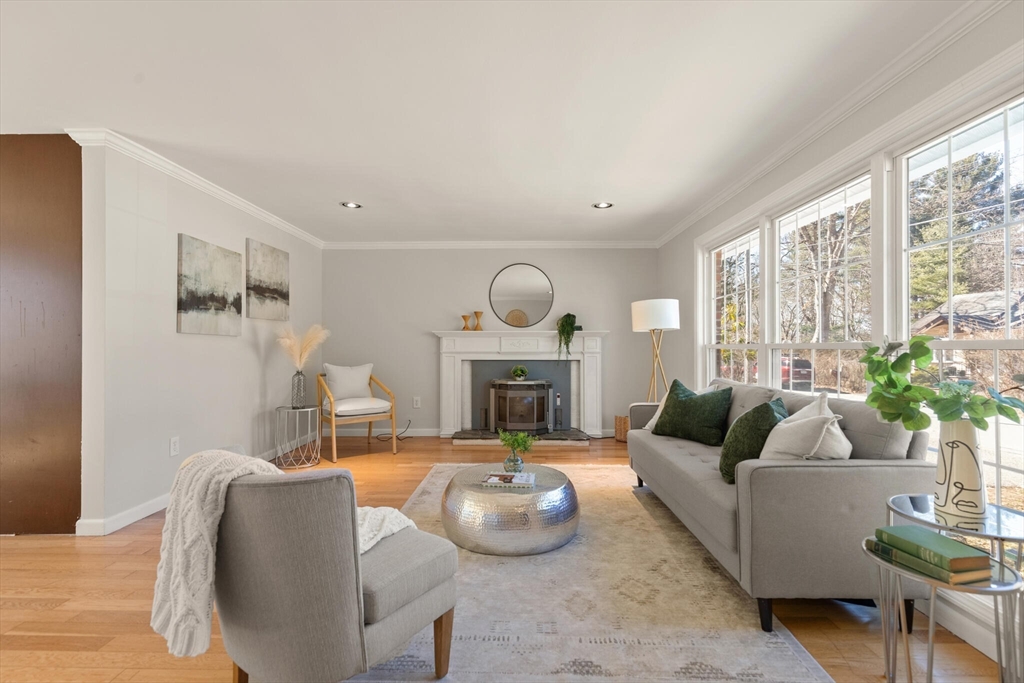 10 Sullivan Rd