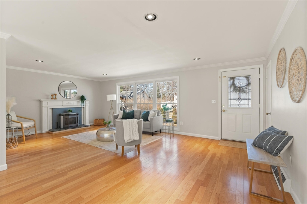 10 Sullivan Rd