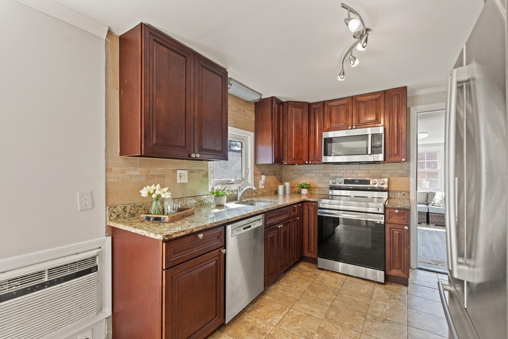 10 Sullivan Rd