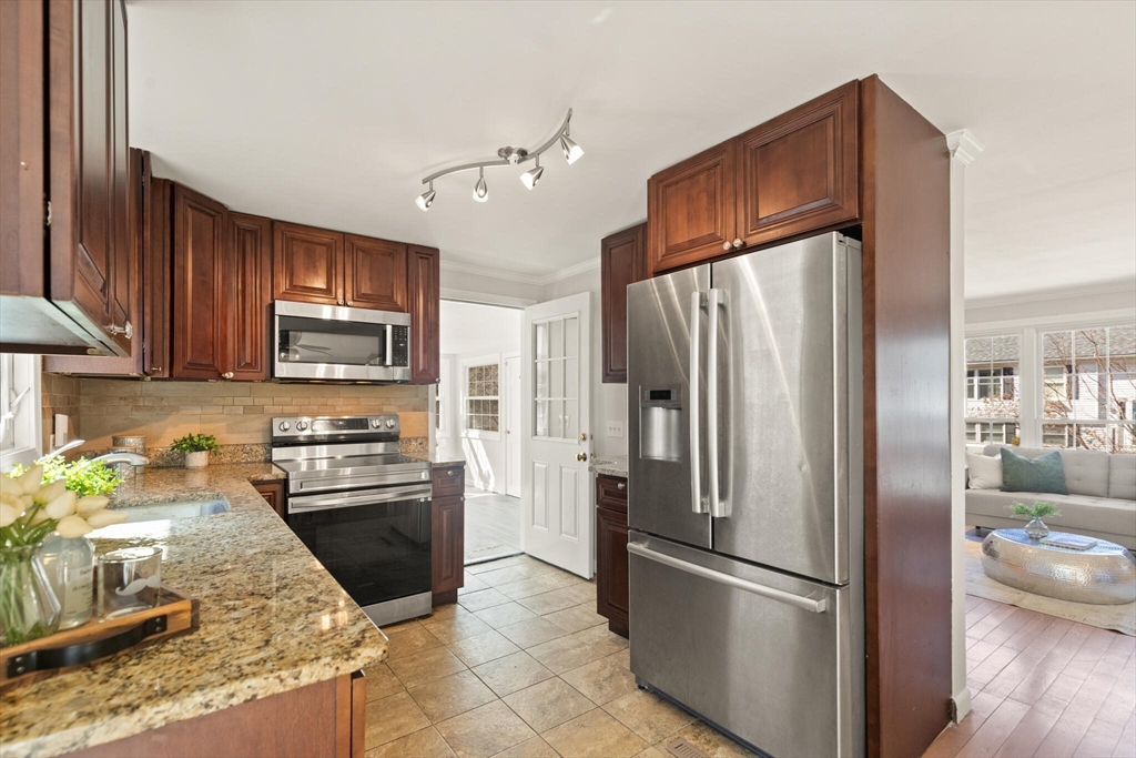 10 Sullivan Rd