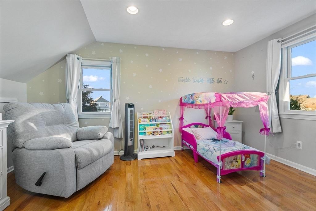 26 Bates St