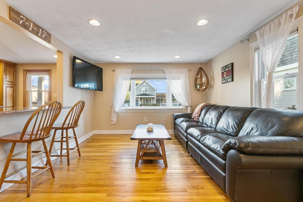 26 Bates St