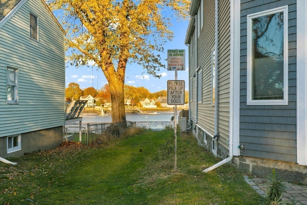 26 Bates St