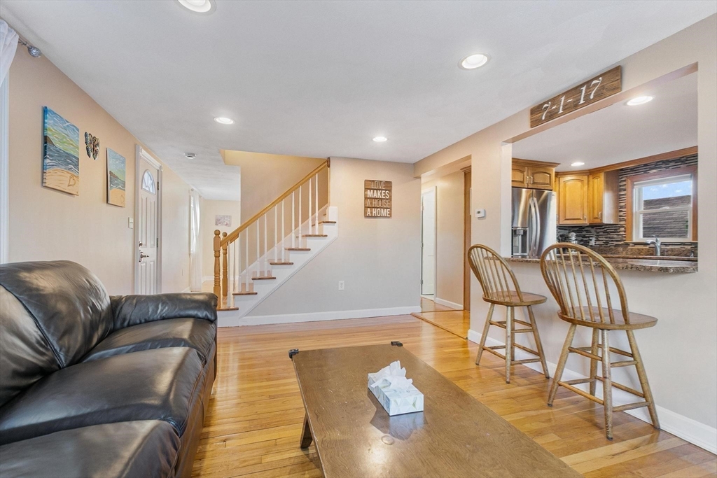 26 Bates St