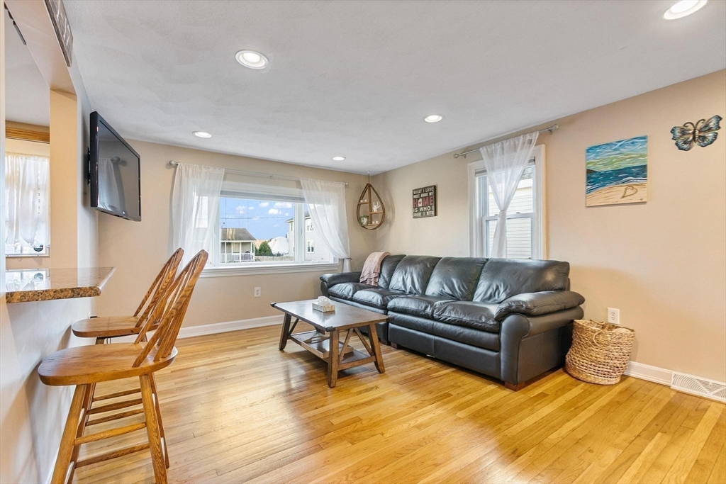 26 Bates St