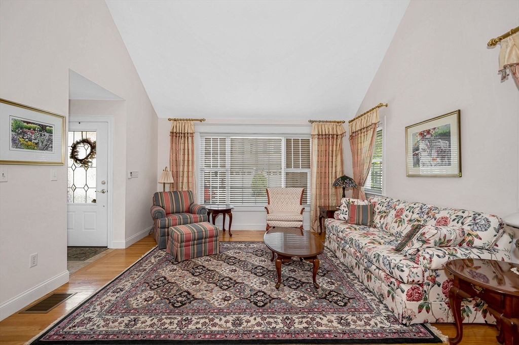 22 Town Village Dr # 22