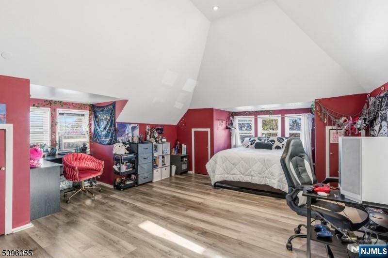 106 W Gibbons Street