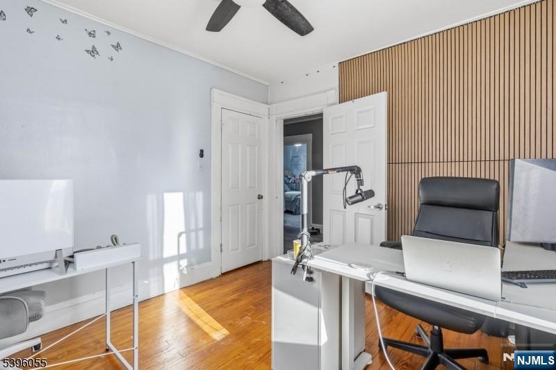 106 W Gibbons Street