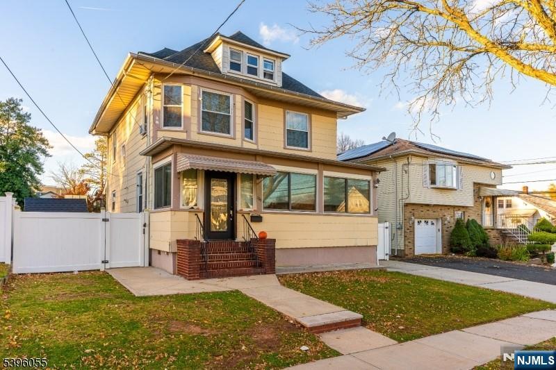 106 W Gibbons Street