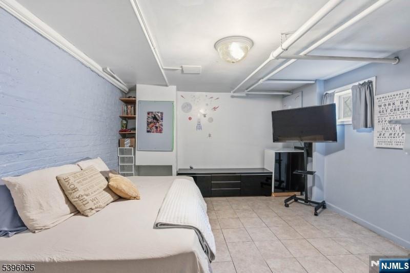 106 W Gibbons Street