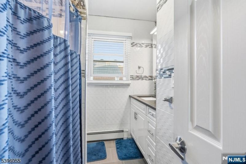 106 W Gibbons Street