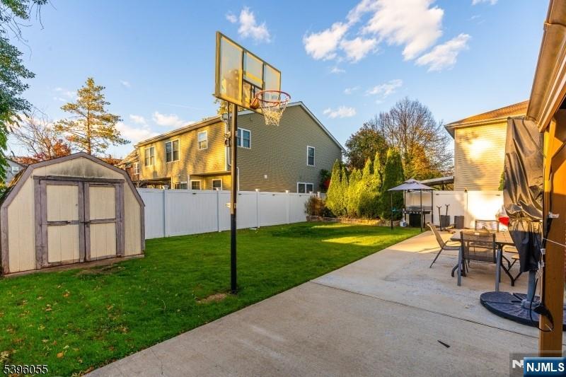 106 W Gibbons Street