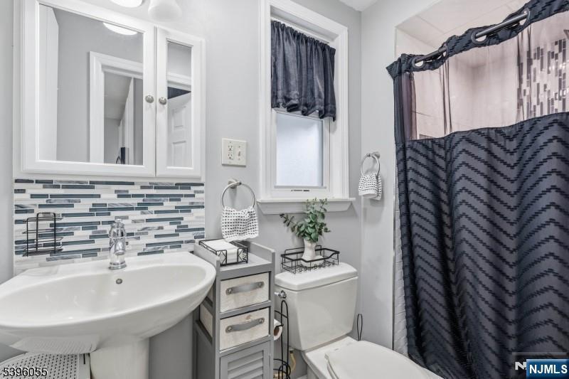 106 W Gibbons Street