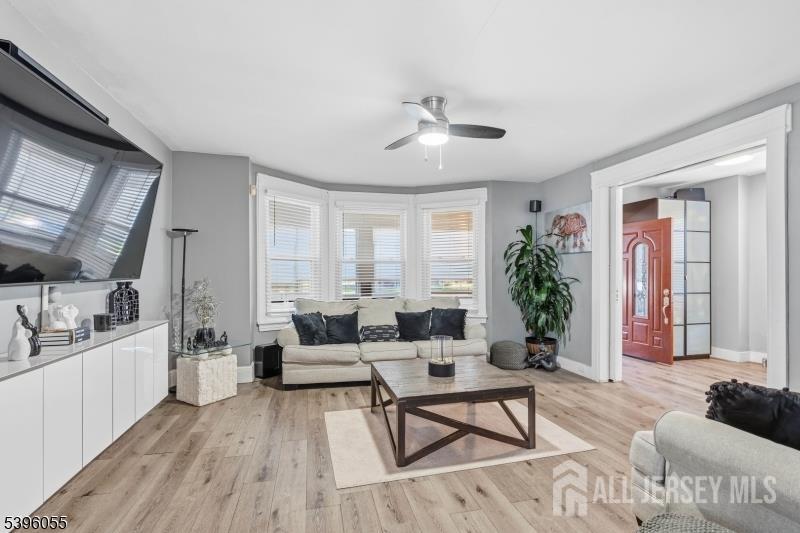 106 W Gibbons Street W