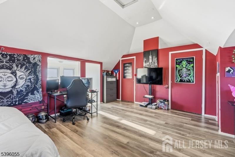 106 W Gibbons Street W