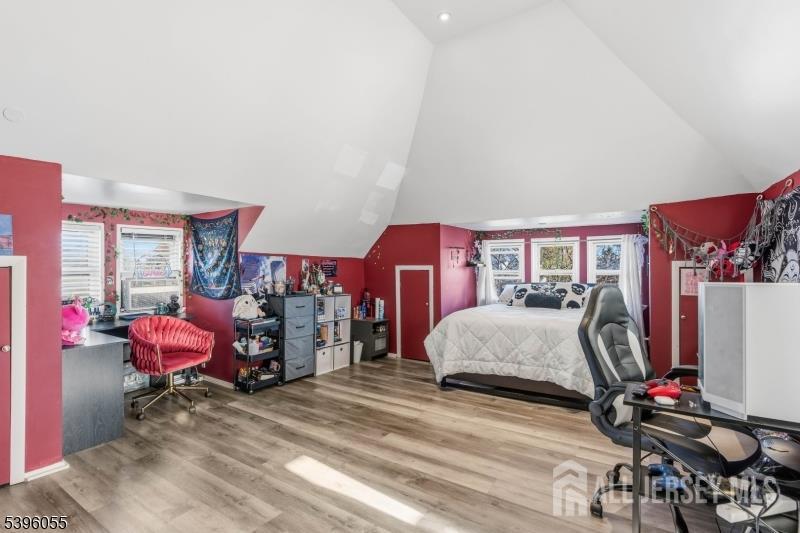 106 W Gibbons Street W