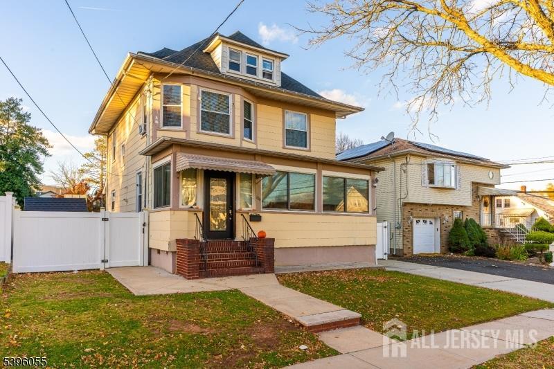 106 W Gibbons Street W