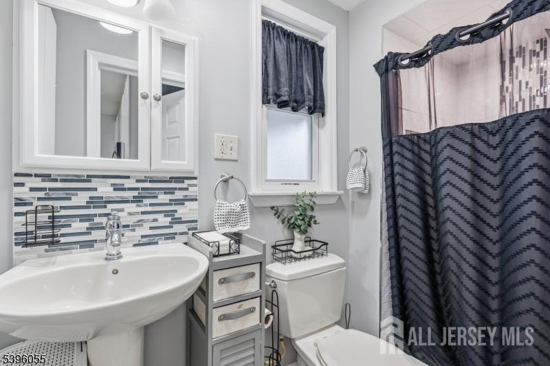 106 W Gibbons Street W