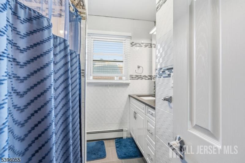 106 W Gibbons Street W