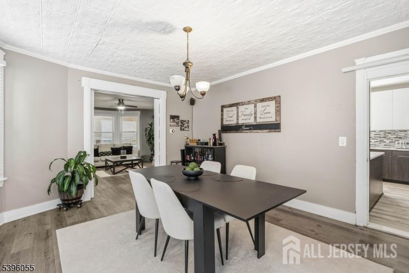 106 W Gibbons Street W