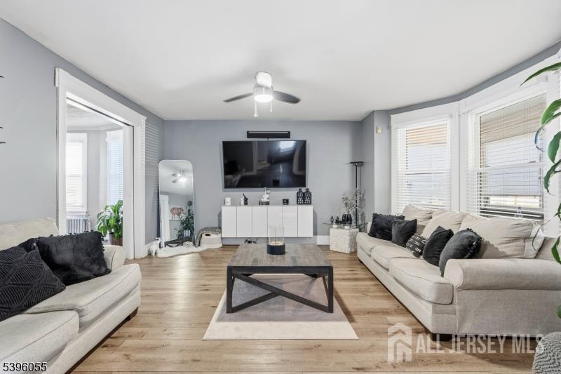 106 W Gibbons Street W