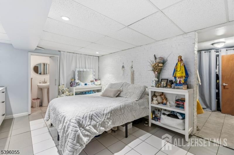 106 W Gibbons Street W