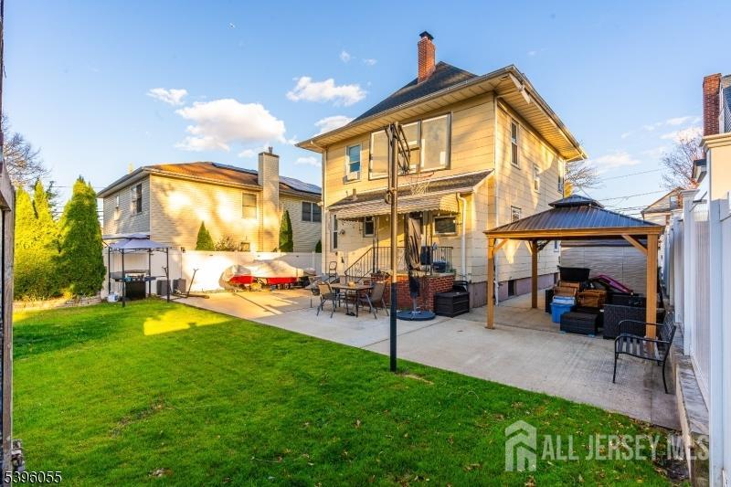 106 W Gibbons Street W