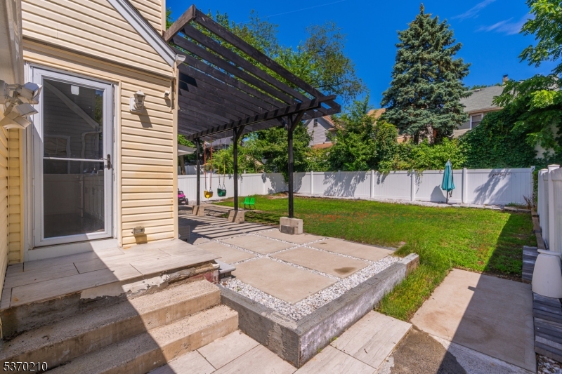 423 E 4Th Ave