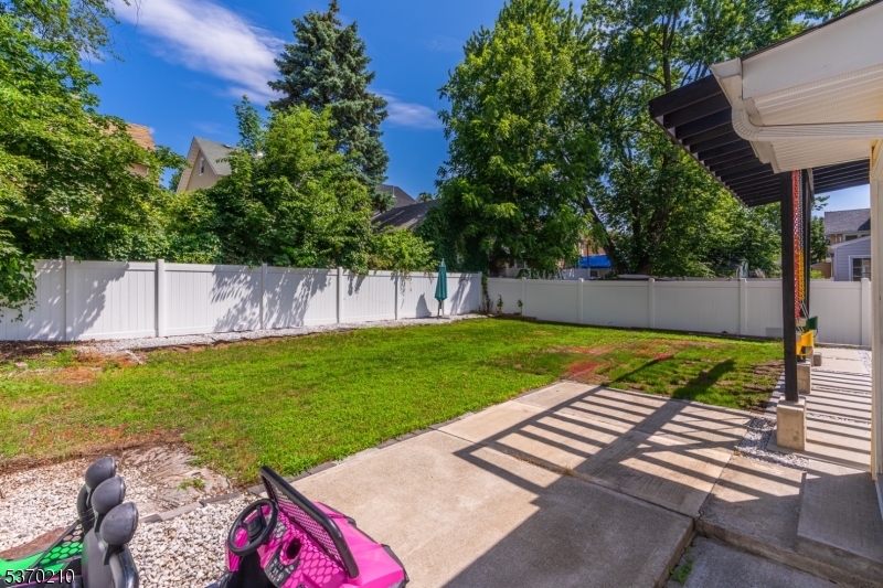423 E 4Th Ave