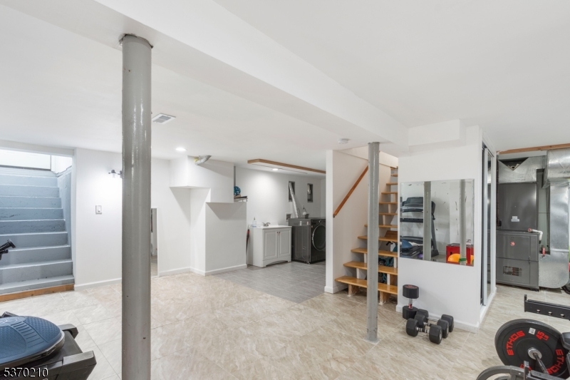 423 E 4Th Ave