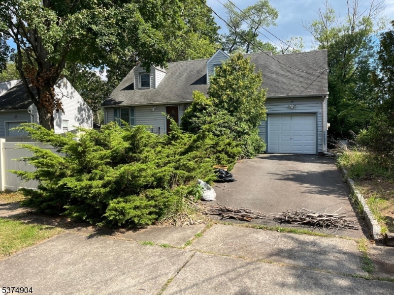 1208 Moffett Ave