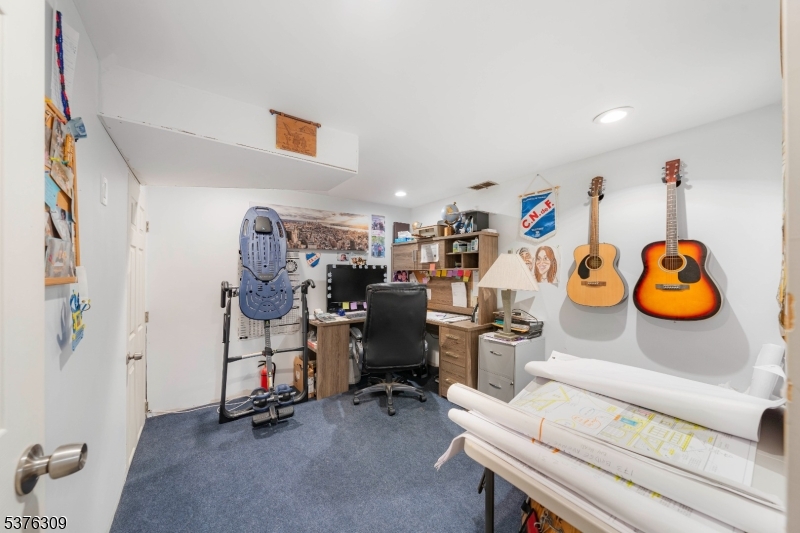 40 Buttonwood Dr