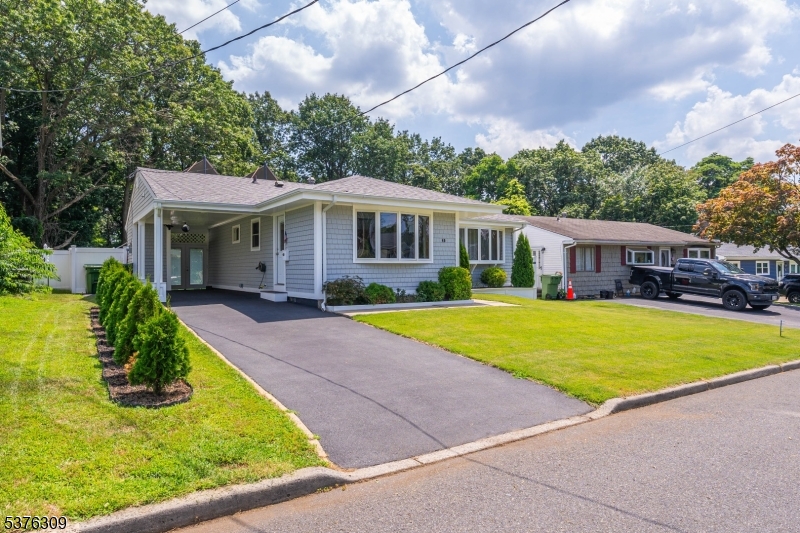 40 Buttonwood Dr
