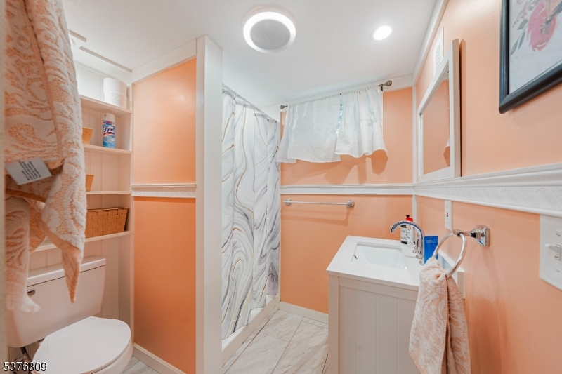 40 Buttonwood Dr