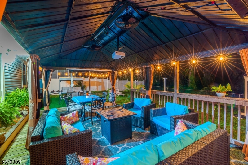 40 Buttonwood Dr