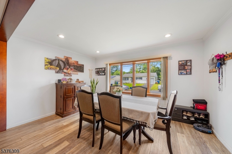 40 Buttonwood Dr