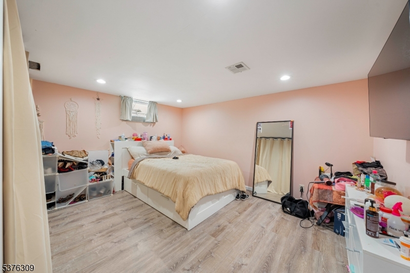 40 Buttonwood Dr