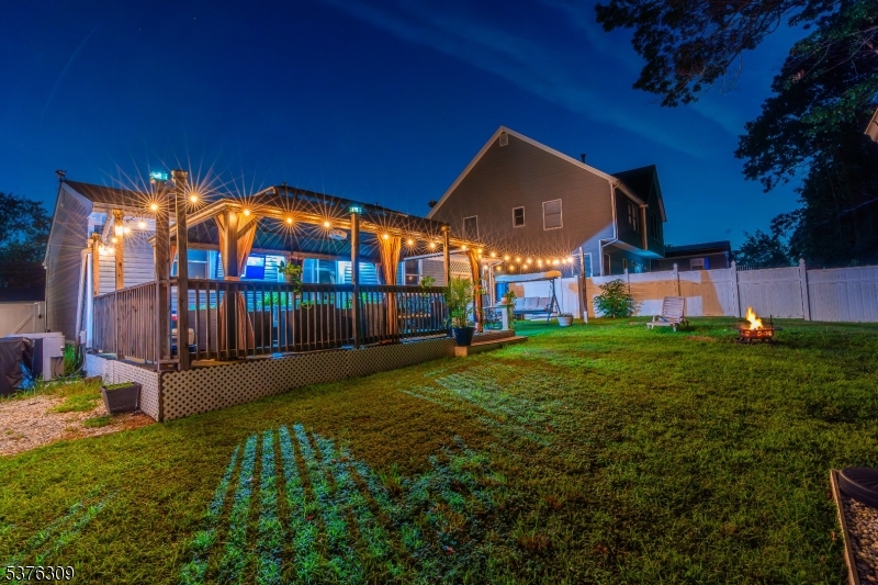 40 Buttonwood Dr
