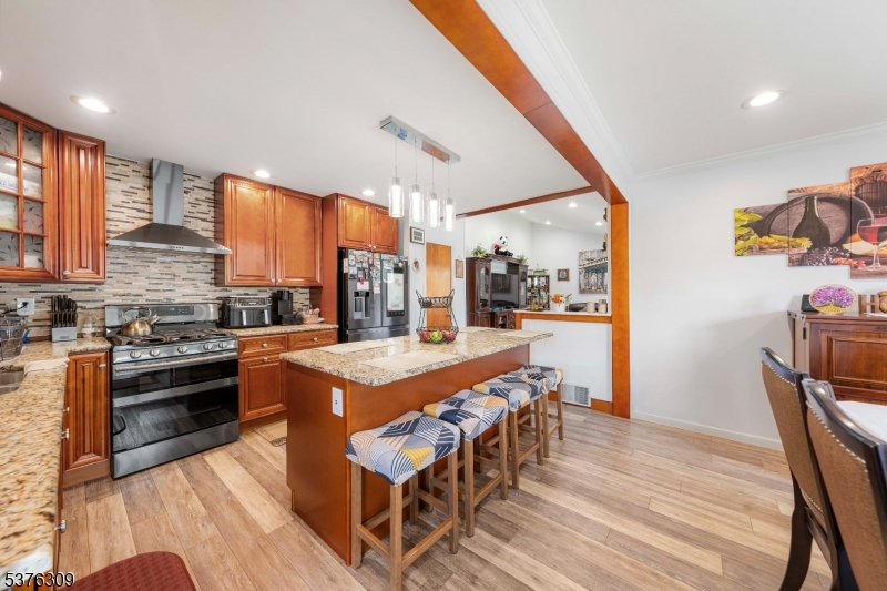40 Buttonwood Dr