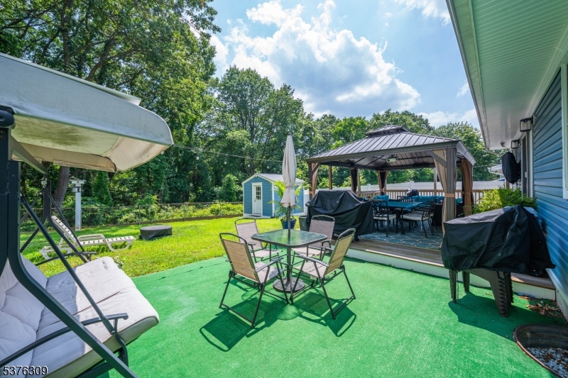 40 Buttonwood Dr