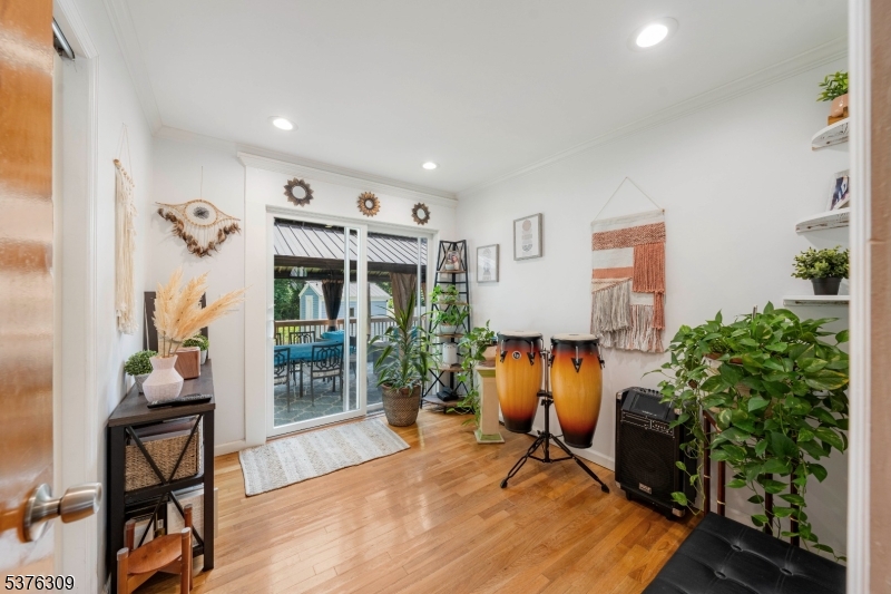 40 Buttonwood Dr