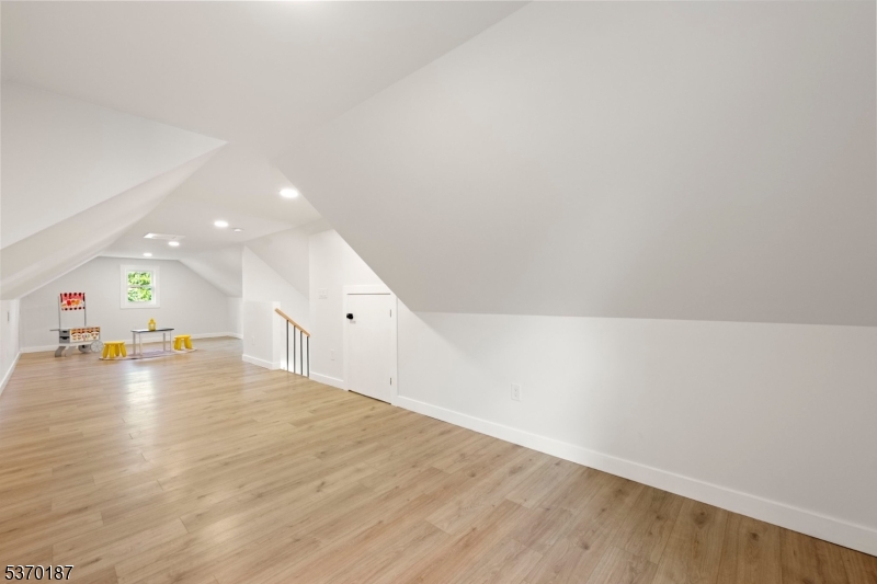 1040 Cranbrook Rd