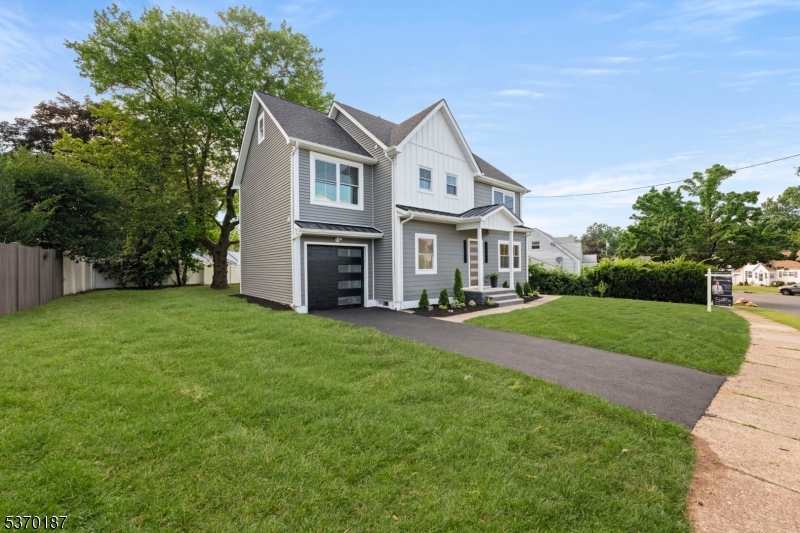 1040 Cranbrook Rd