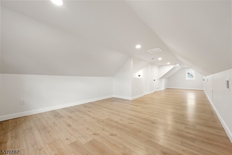 1040 Cranbrook Rd