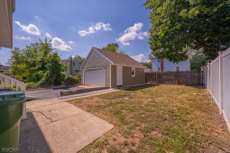 911 Hussa St